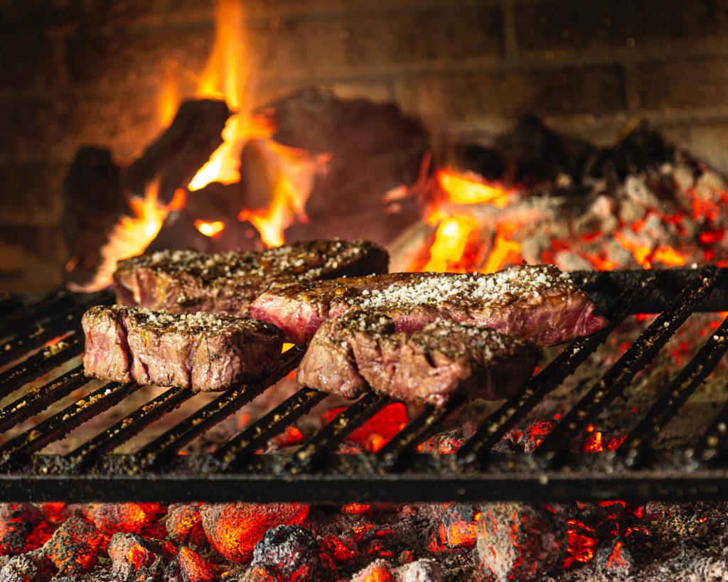 asado a la parrilla jugoso