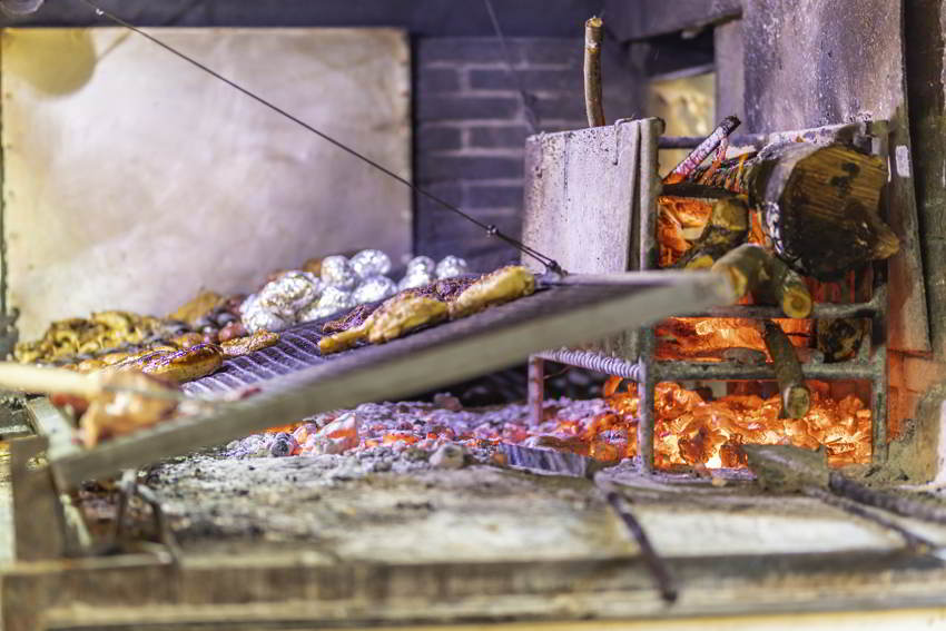 mini-parrilla-uruguaya-iStock-1133274907
